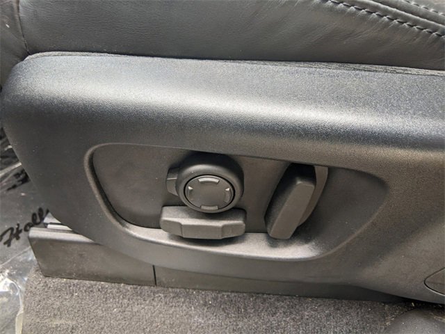 Used 2018 Land Rover Discovery HSE image 16