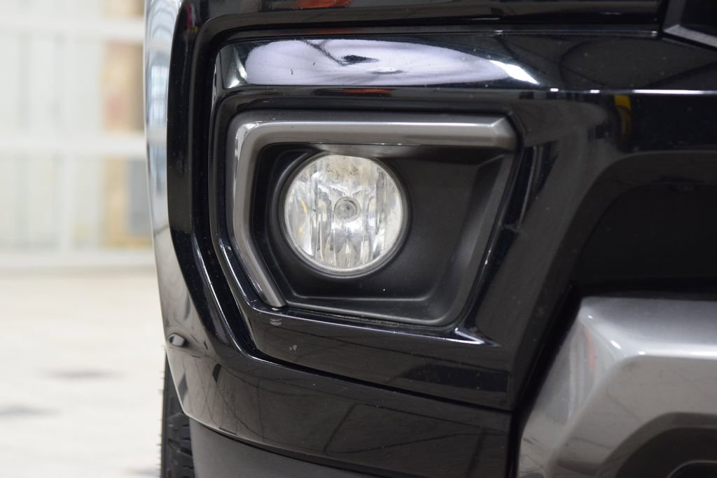 Used 2021 Chevrolet Colorado Z71 w/ Safety Package AWD/4WD image 14