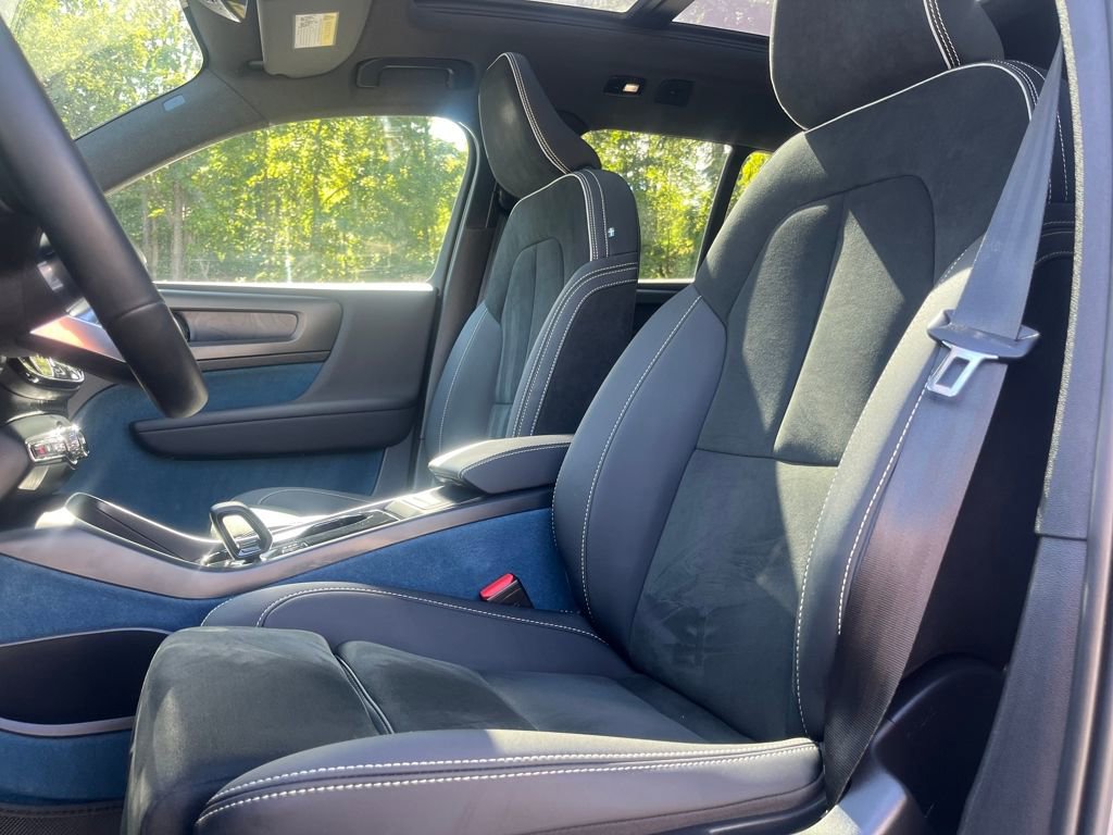 Used 2023 Volvo XC40 Recharge Ultimate image 6