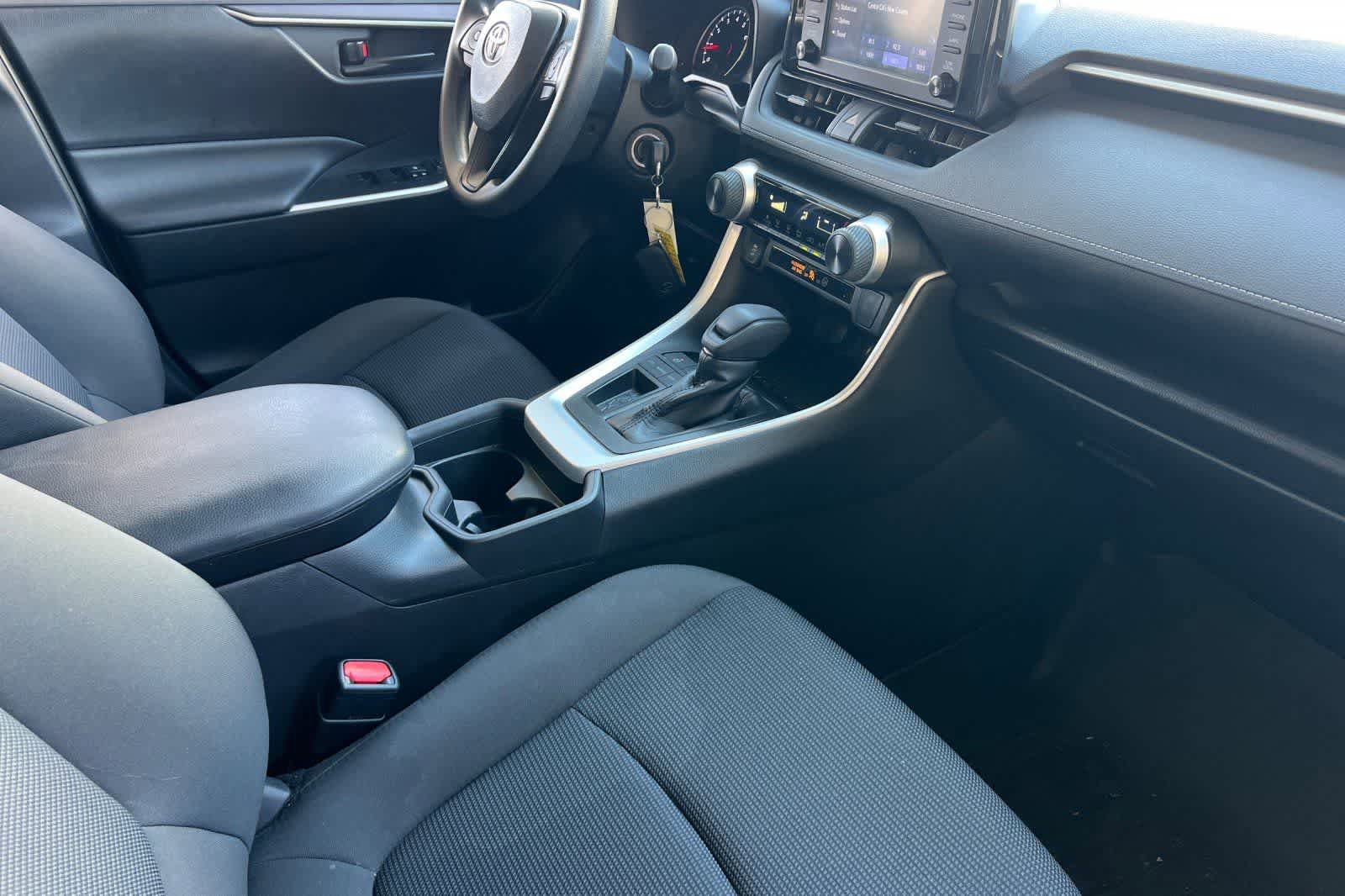 Used 2019 Toyota RAV4 LE FWD image 18