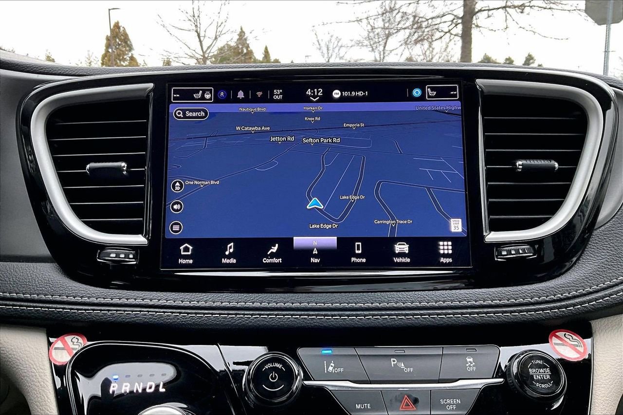 Certified 2024 Chrysler Pacifica Select image 13