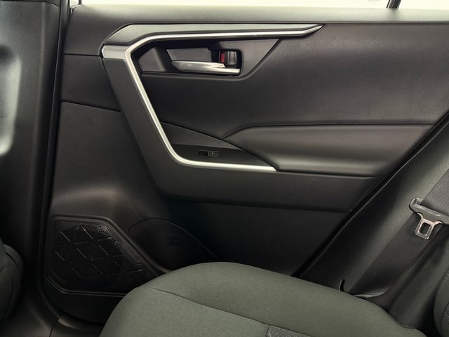 Used 2024 Toyota RAV4 SE image 33