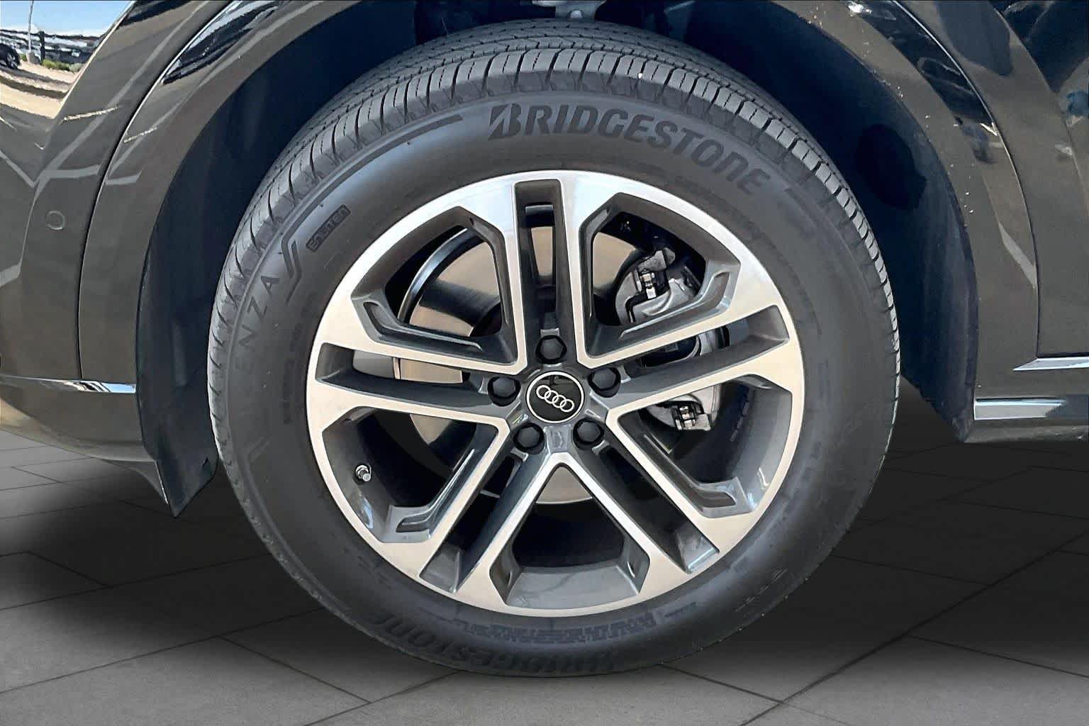 Used 2025 Audi Q5 Premium w/ Convenience Package AWD/4WD image 11
