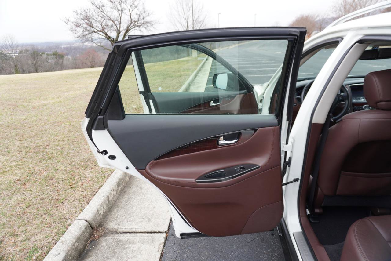 Used 2017 INFINITI QX50 AWD w/ Technology Package image 18