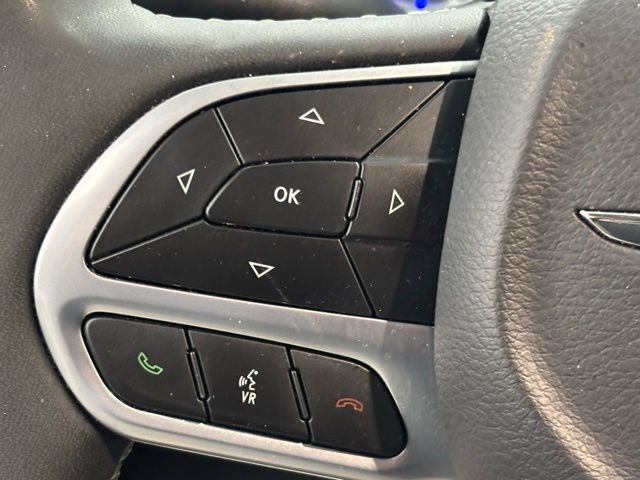 Used 2024 Chrysler Pacifica Touring-L image 21