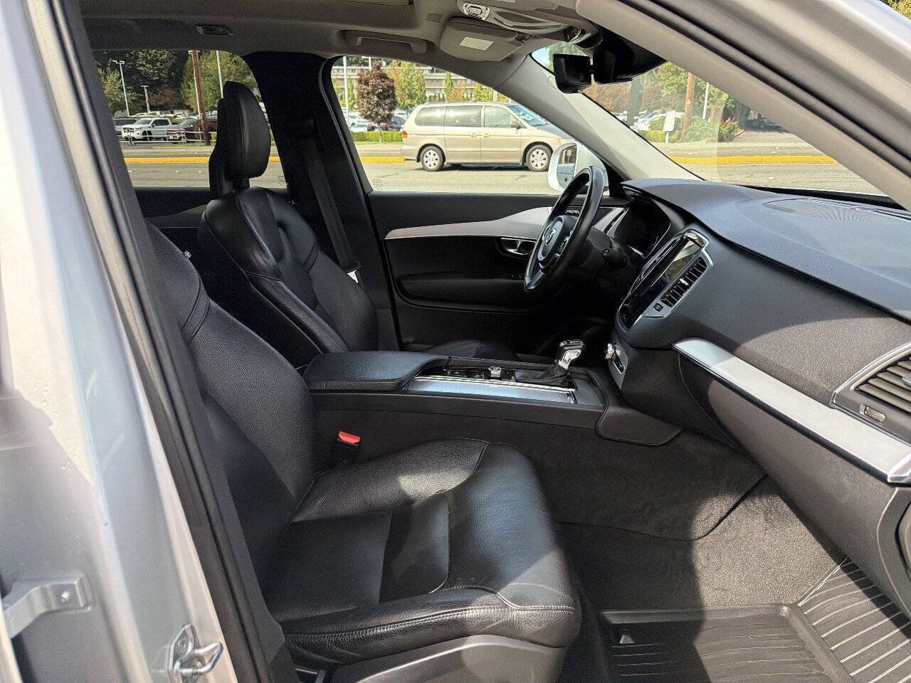 Used 2018 Volvo XC90 T5 Momentum w/ Convenience Package AWD/4WD image 18