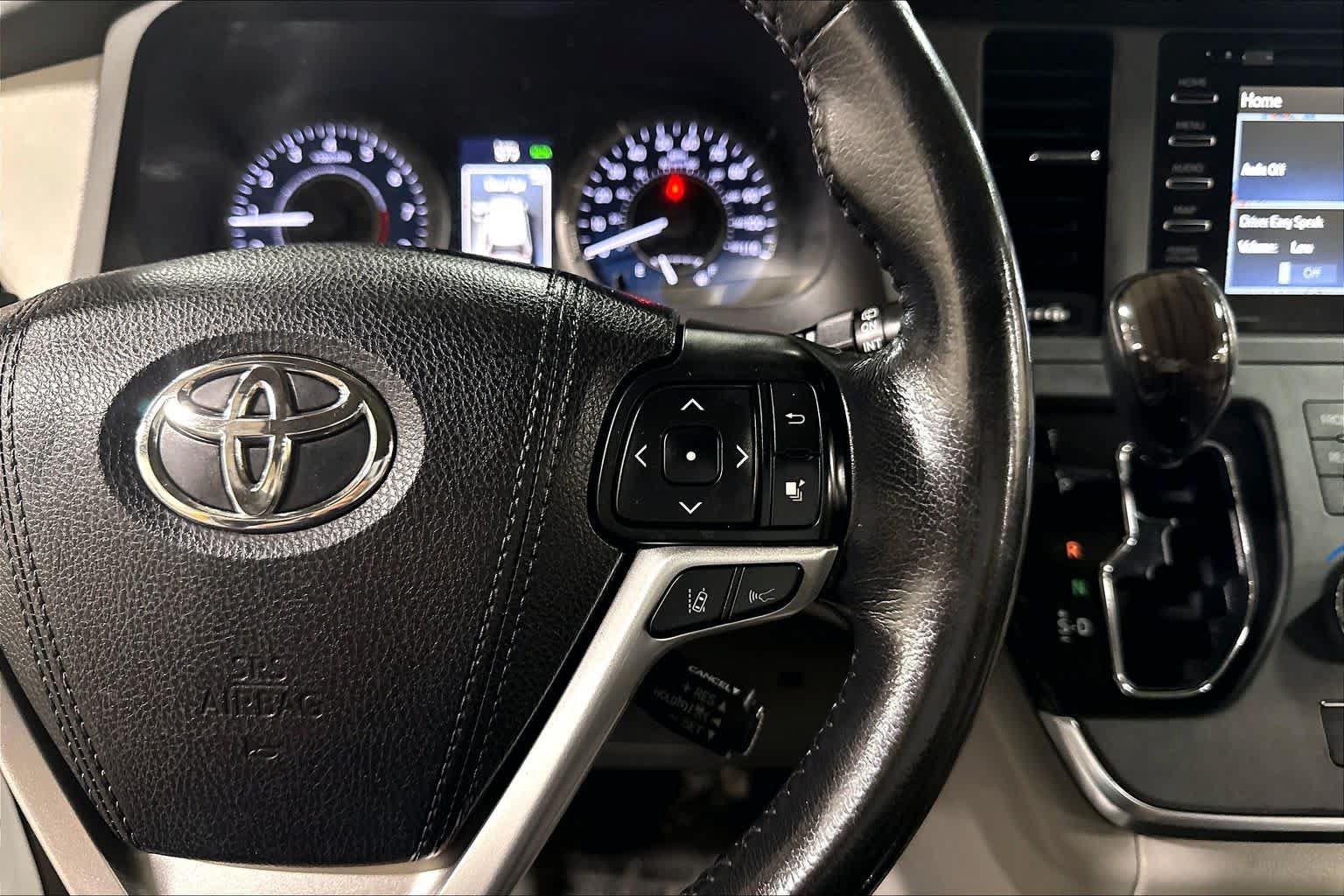 Used 2018 Toyota Sienna XLE Premium w/ Outdoor Package AWD/4WD image 25