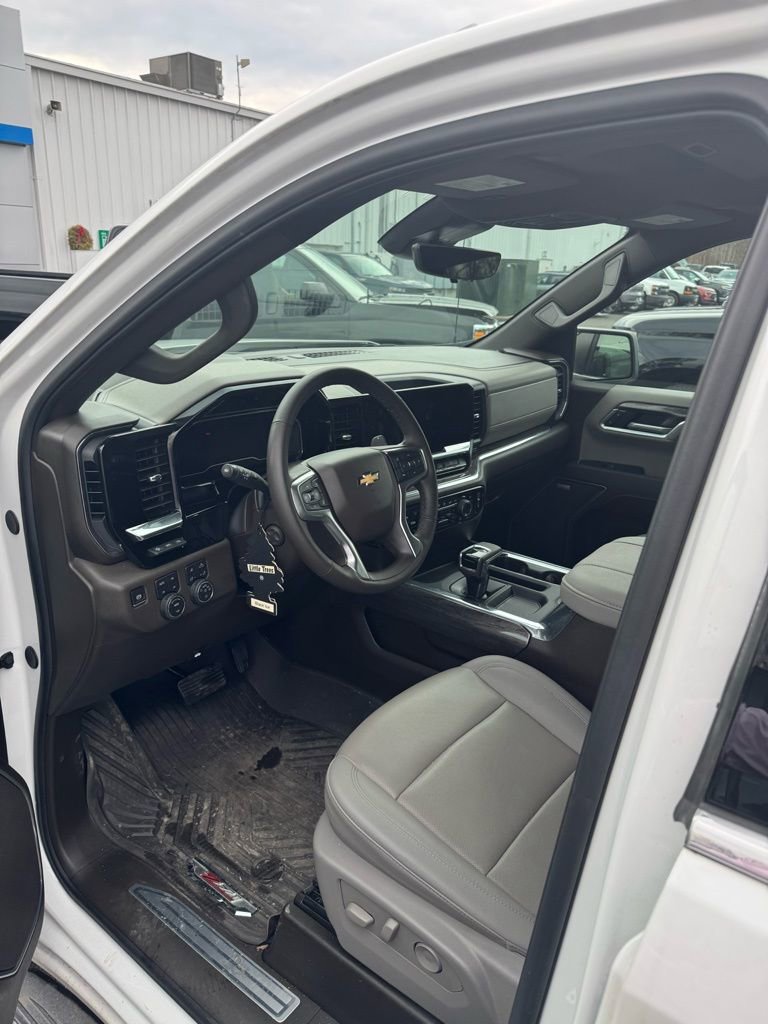 Used 2025 Chevrolet Silverado 1500 LTZ w/ LTZ Premium Package image 8