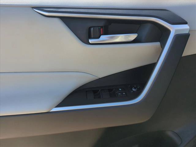 Used 2020 Toyota RAV4 XLE FWD image 11