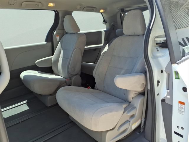 Used 2020 Toyota Sienna L FWD image 22