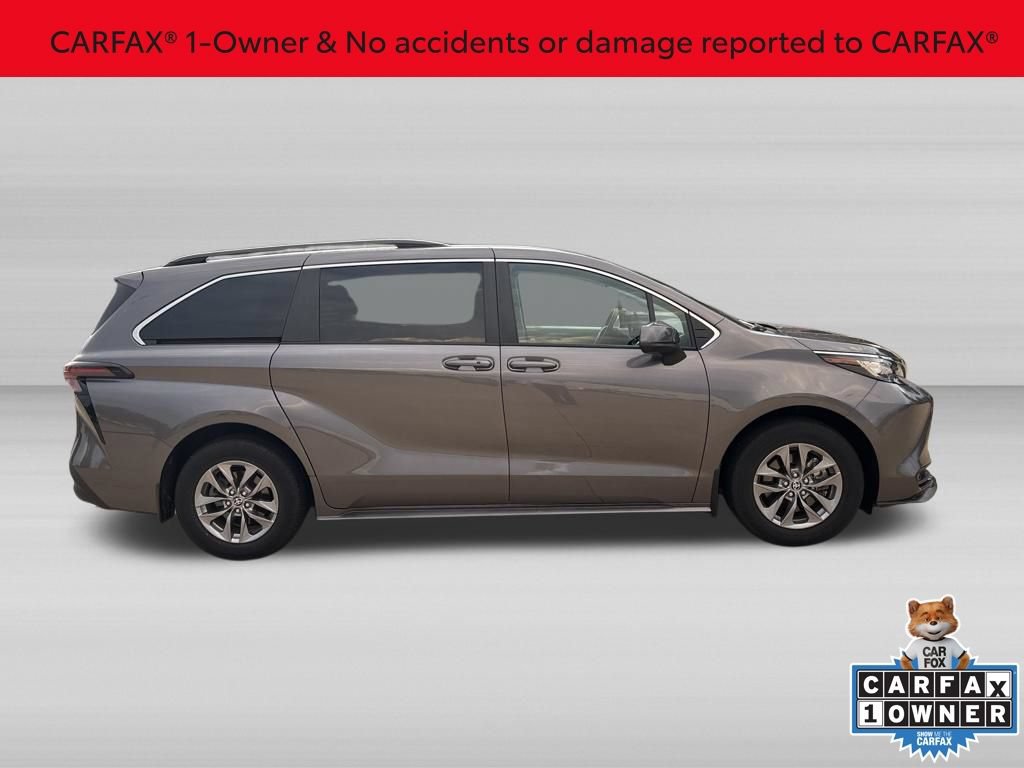 Used 2023 Toyota Sienna LE FWD image 3