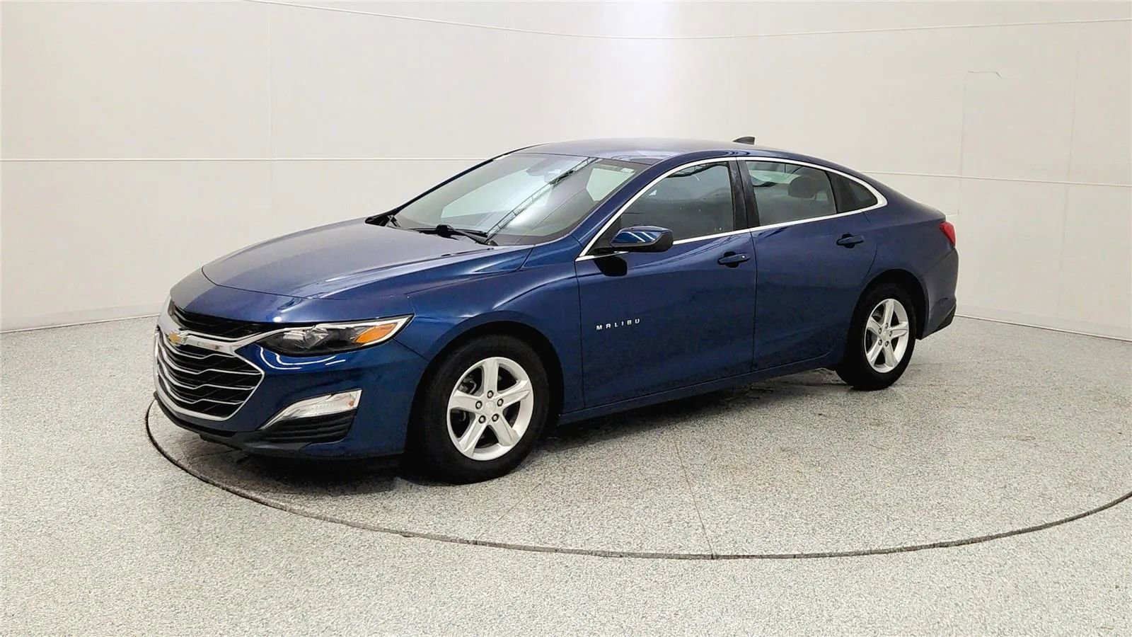 Used 2019 Chevrolet Malibu LS w/ Driver Confidence Package FWD image 3