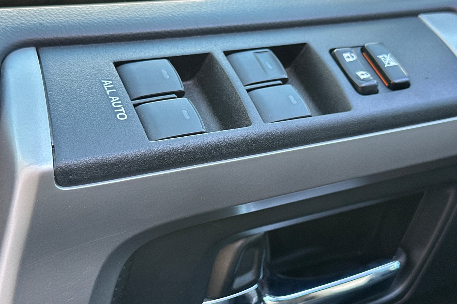Used 2018 Toyota 4Runner SR5 AWD/4WD image 12