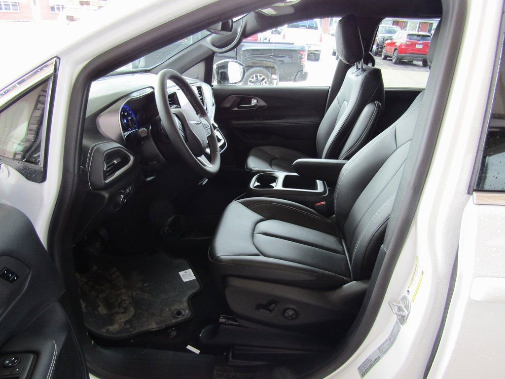 New 2026 Chrysler Pacifica Select image 24