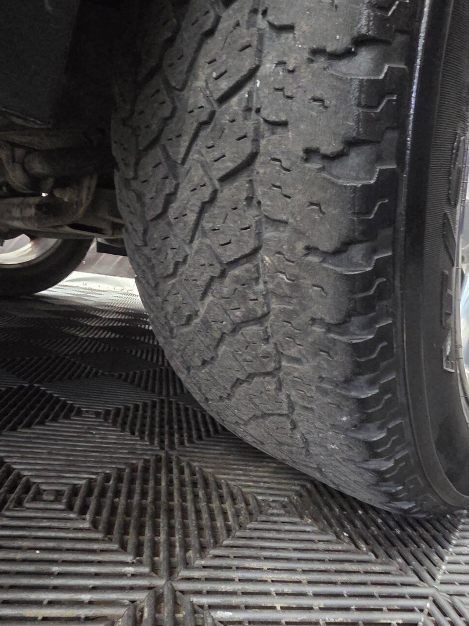 Used 2011 Chevrolet Avalanche LTZ RWD image 35
