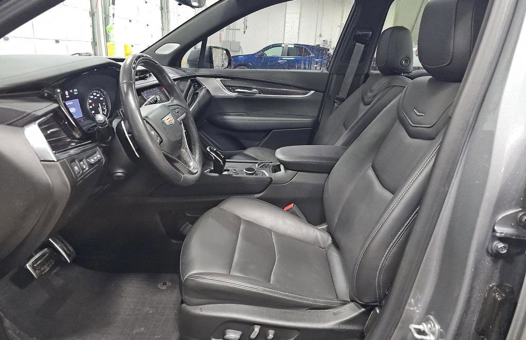 Used 2024 Cadillac XT6 Sport w/ LPO, Onyx Lite Package AWD/4WD image 9