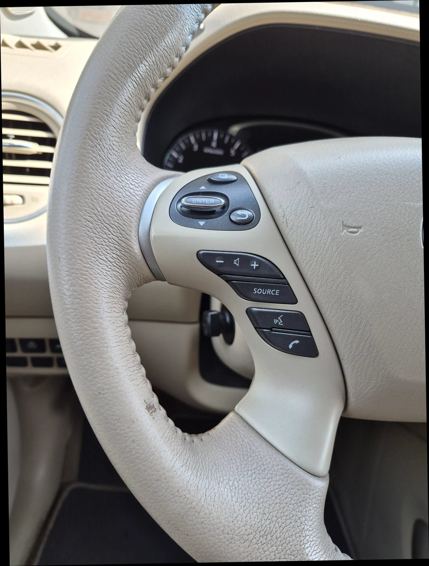 Used 2014 Nissan Pathfinder Platinum w/ Platinum Premium Package FWD image 15
