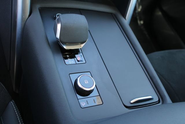 Used 2024 Land Rover Discovery S AWD/4WD image 18