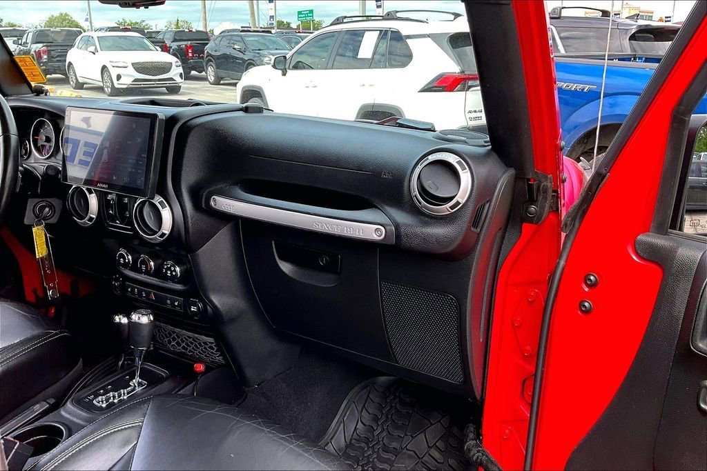 Used 2015 Jeep Wrangler Unlimited Rubicon image 24