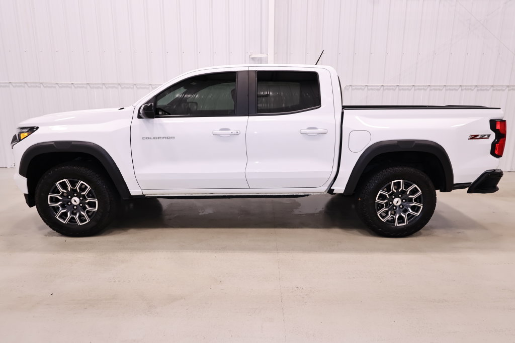 Used 2024 Chevrolet Colorado Z71 w/ Z71 Convenience Package 2 AWD/4WD image 7