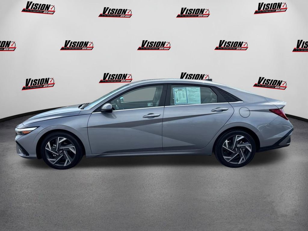 Used 2025 Hyundai Elantra Limited image 8
