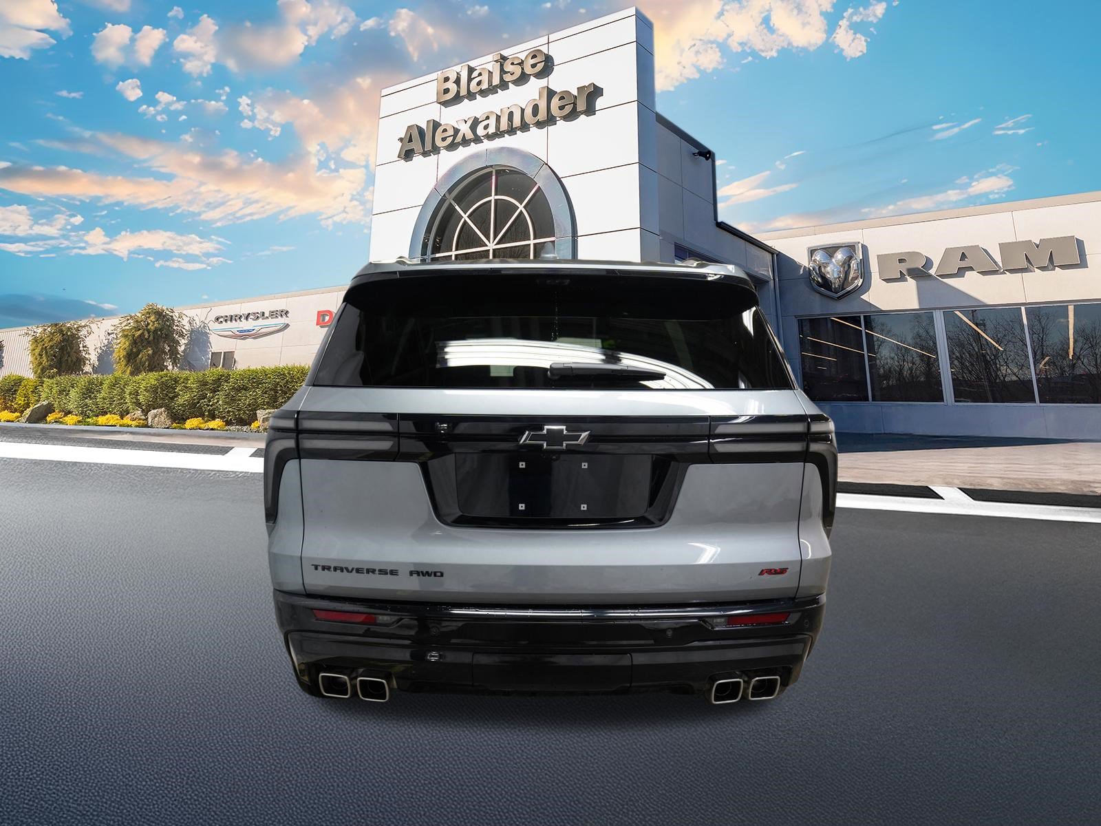 Used 2025 Chevrolet Traverse RS image 8