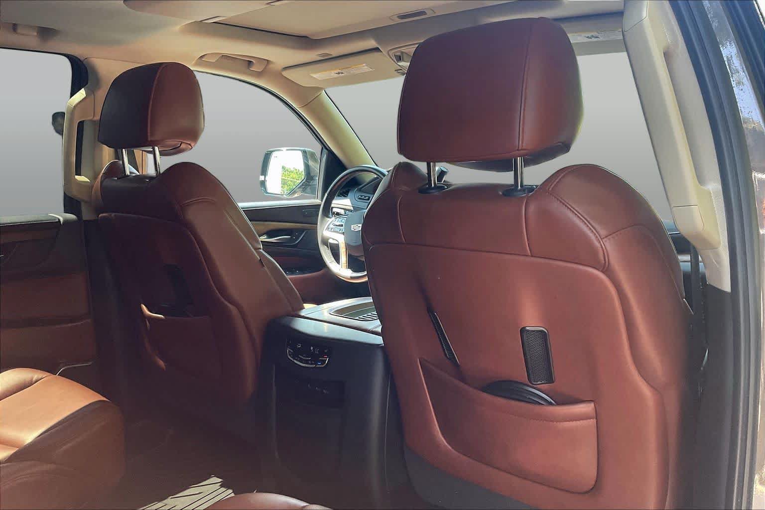 Used 2020 Cadillac Escalade Premium Luxury AWD/4WD image 19