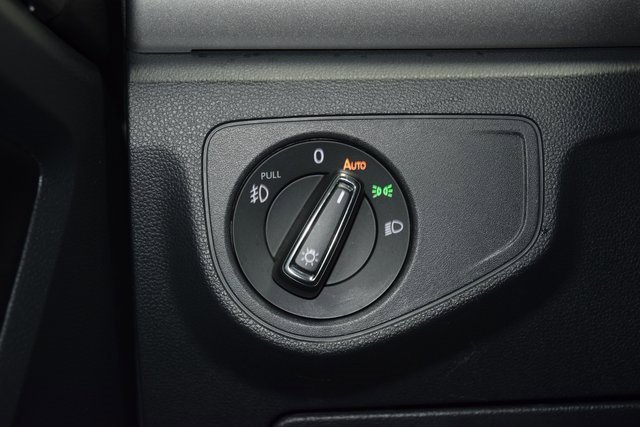 Used 2018 Volkswagen Atlas SE image 32