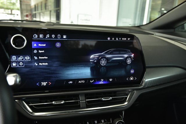 Used 2025 Chevrolet Equinox EV LT image 23