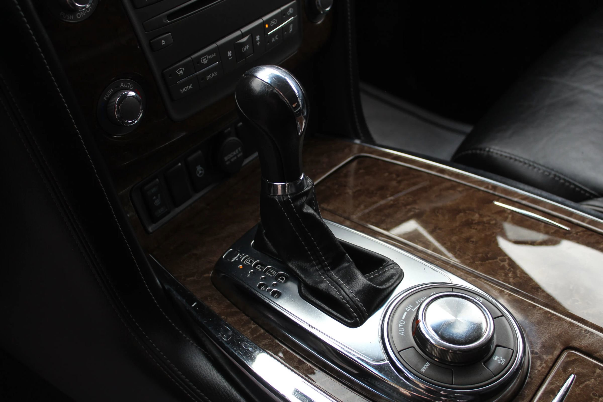 Used 2017 INFINITI QX80 4WD w/ Driver Assistance Package image 24