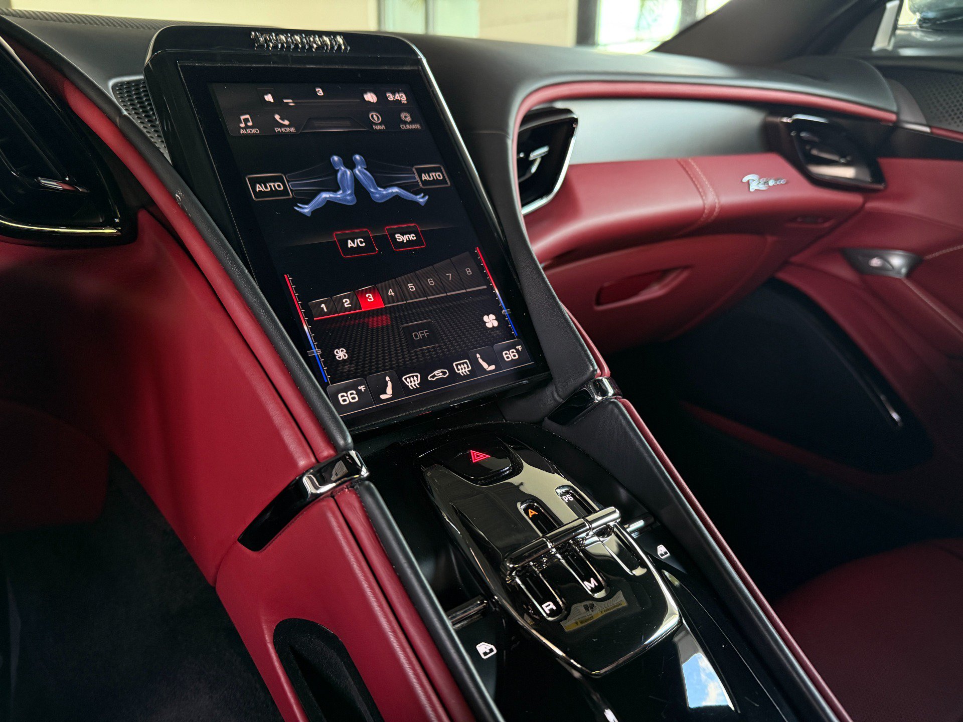 Used 2021 Ferrari Roma RWD image 33