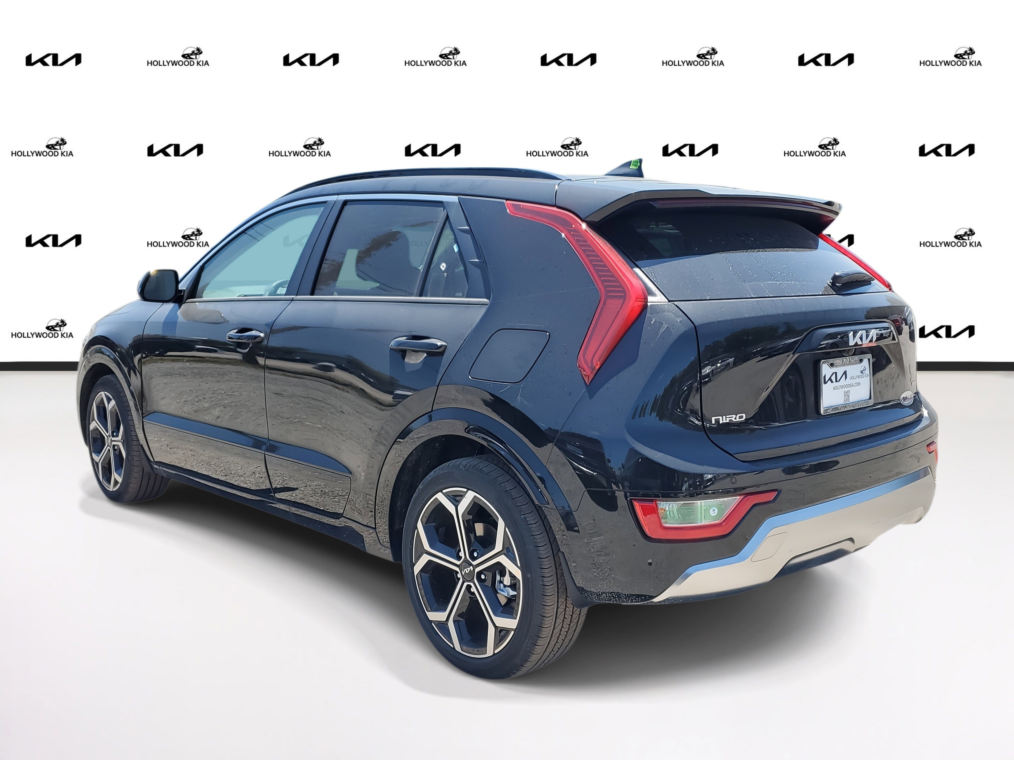 New 2025 Kia Niro EX Touring image 4