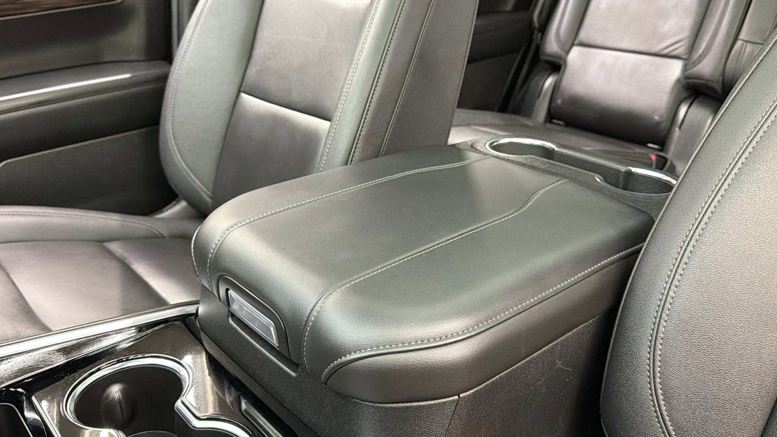 Used 2025 Chevrolet Tahoe Z71 w/ Comfort Package image 33