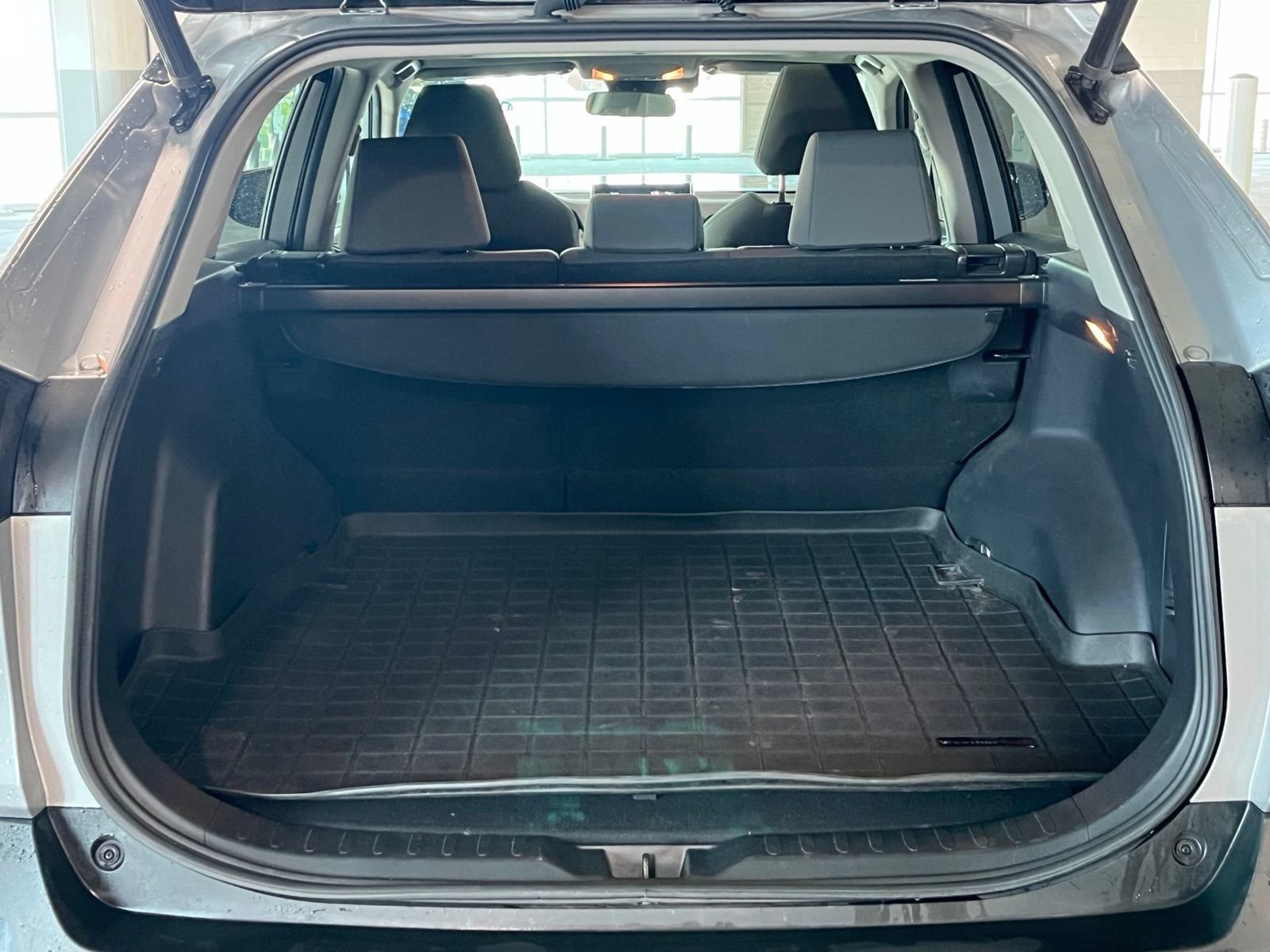 Used 2021 Toyota RAV4 XLE w/ Convenience Package AWD/4WD image 10