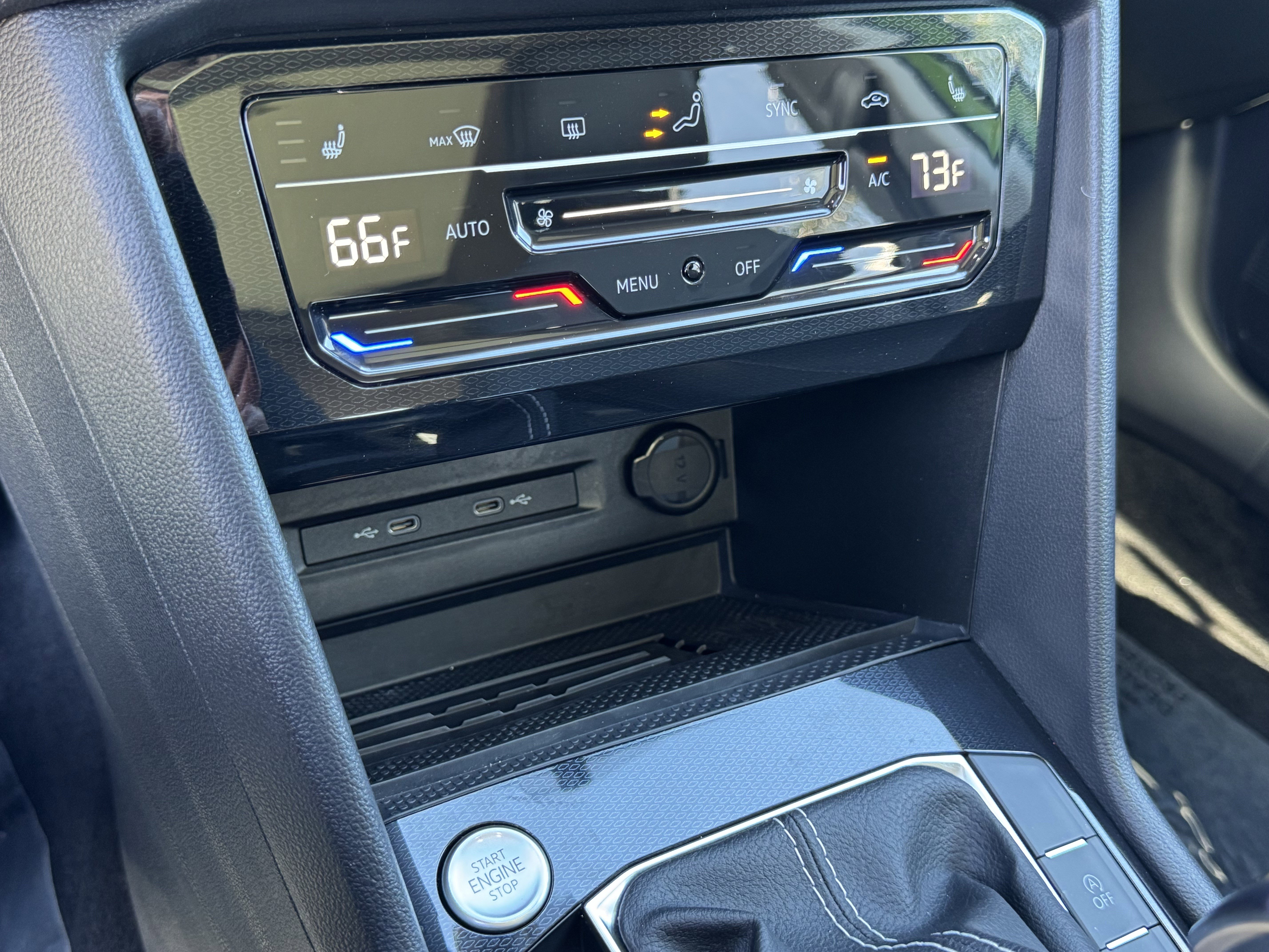 Certified 2025 Volkswagen Taos SE image 28