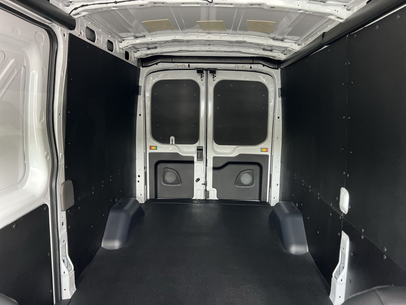 New 2026 Ford Transit 250 148 Medium Roof w/ Load Area Protection Package RWD image 21