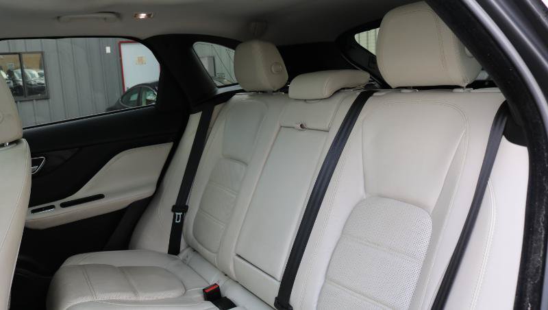 Used 2018 Jaguar F-PACE Prestige image 19