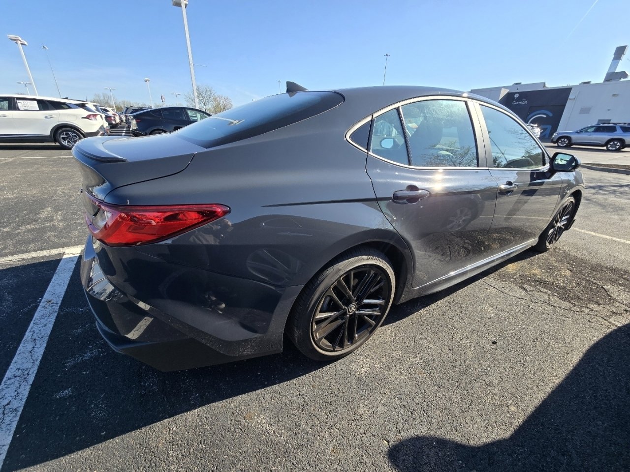 Used 2025 Toyota Camry SE w/ Convenience Package image 8