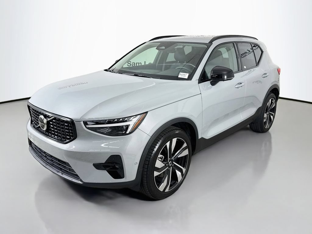 Used 2025 Volvo XC40 B5 Ultra AWD/4WD image 3