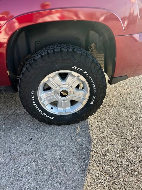 Used 2010 Chevrolet Suburban LT AWD/4WD image 28