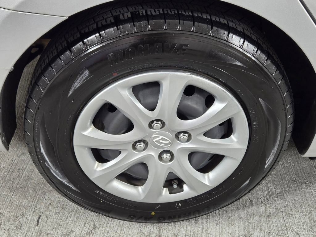 Used 2014 Hyundai Accent GLS image 11