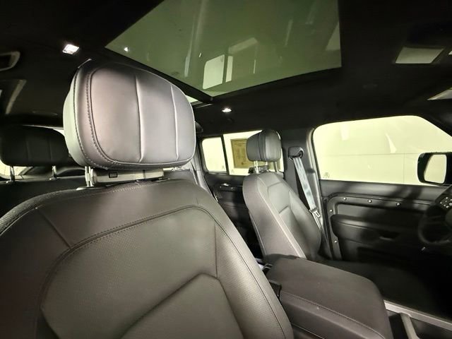 Certified 2025 Land Rover Defender 110 V8 AWD/4WD image 29