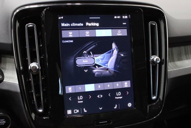 Used 2025 Volvo XC40 B5 Plus image 41