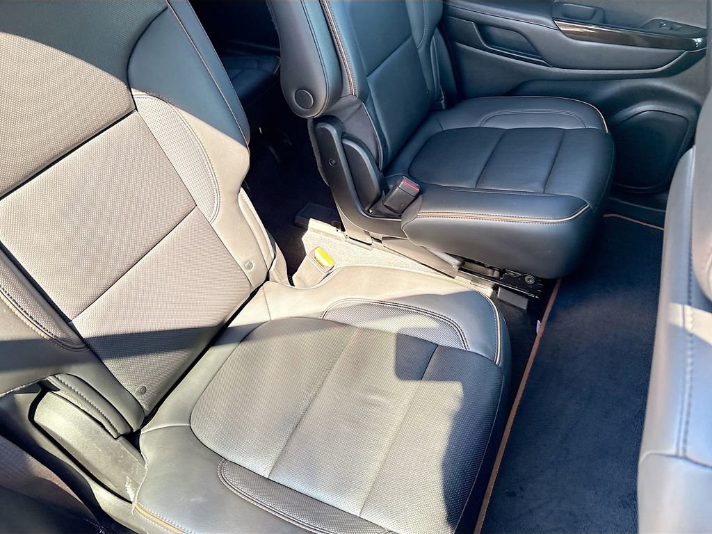 Used 2022 GMC Acadia AT4 w/ Technology Package AWD/4WD image 30