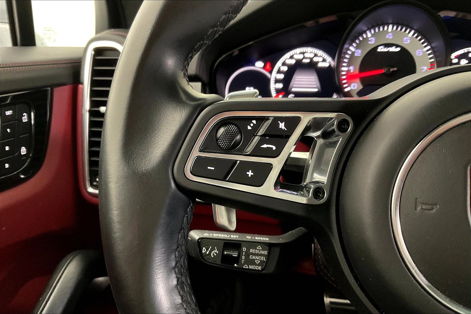 Used 2022 Porsche Cayenne Turbo AWD/4WD image 11