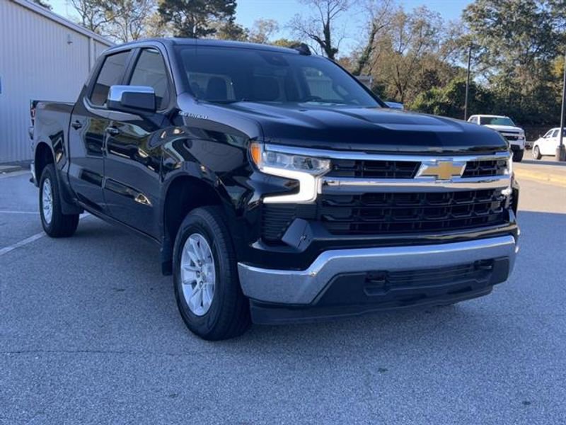 Used 2025 Chevrolet Silverado 1500 LT image 2