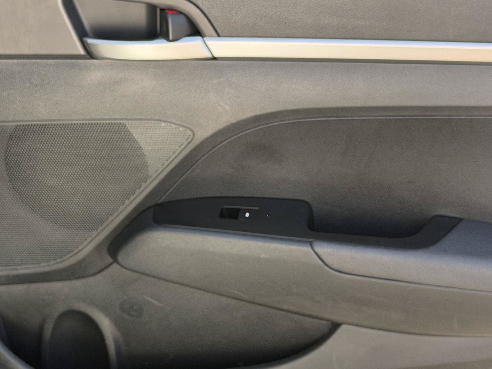 Used 2019 Hyundai Elantra SE w/ Cargo Package FWD image 23