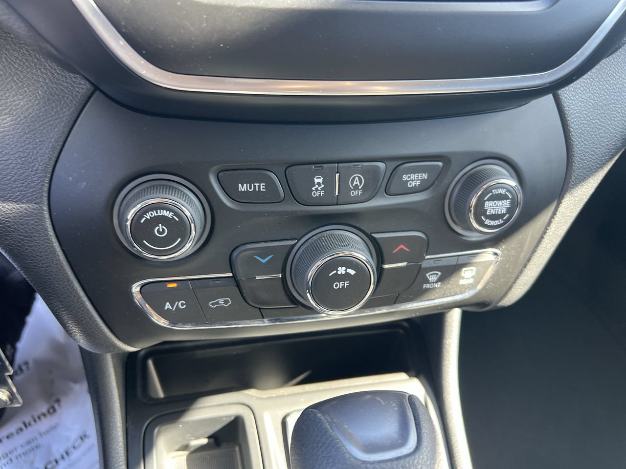 Used 2019 Jeep Cherokee Latitude w/ Popular Appearance Group FWD image 29