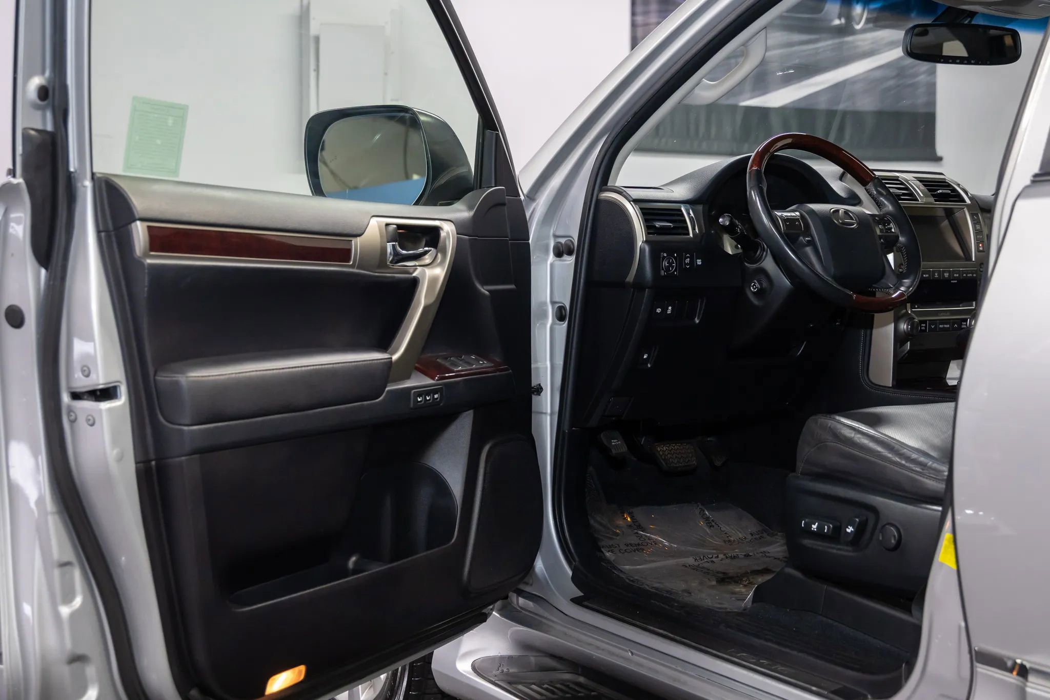 Used 2015 Lexus GX 460 image 16