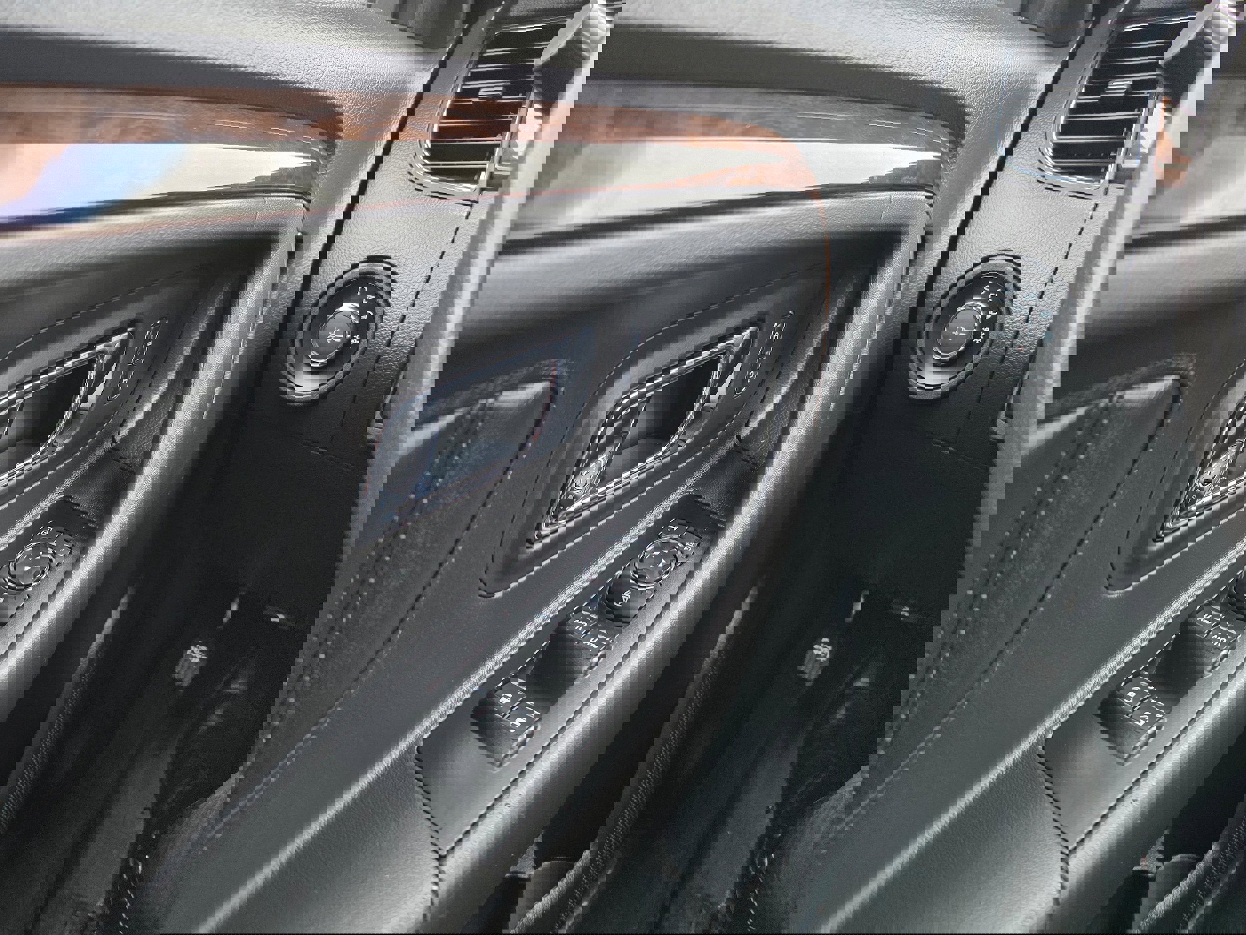 Used 2017 Ford Taurus Limited image 16